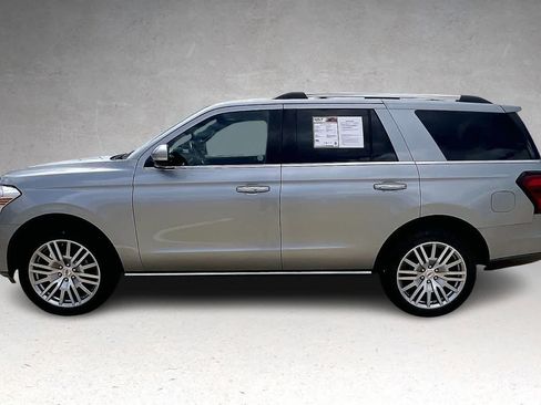 Used 2024 Ford Expedition Limited image 3