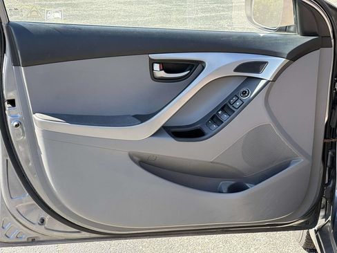 Used 2016 Hyundai Elantra SE FWD image 6