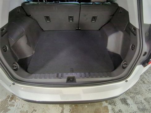 Used 2024 GMC Terrain SLT image 24