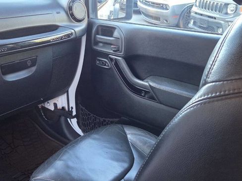 Used 2014 Jeep Wrangler Unlimited Sahara image 15