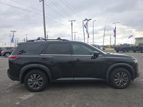Used 2022 Nissan Pathfinder SV image 4