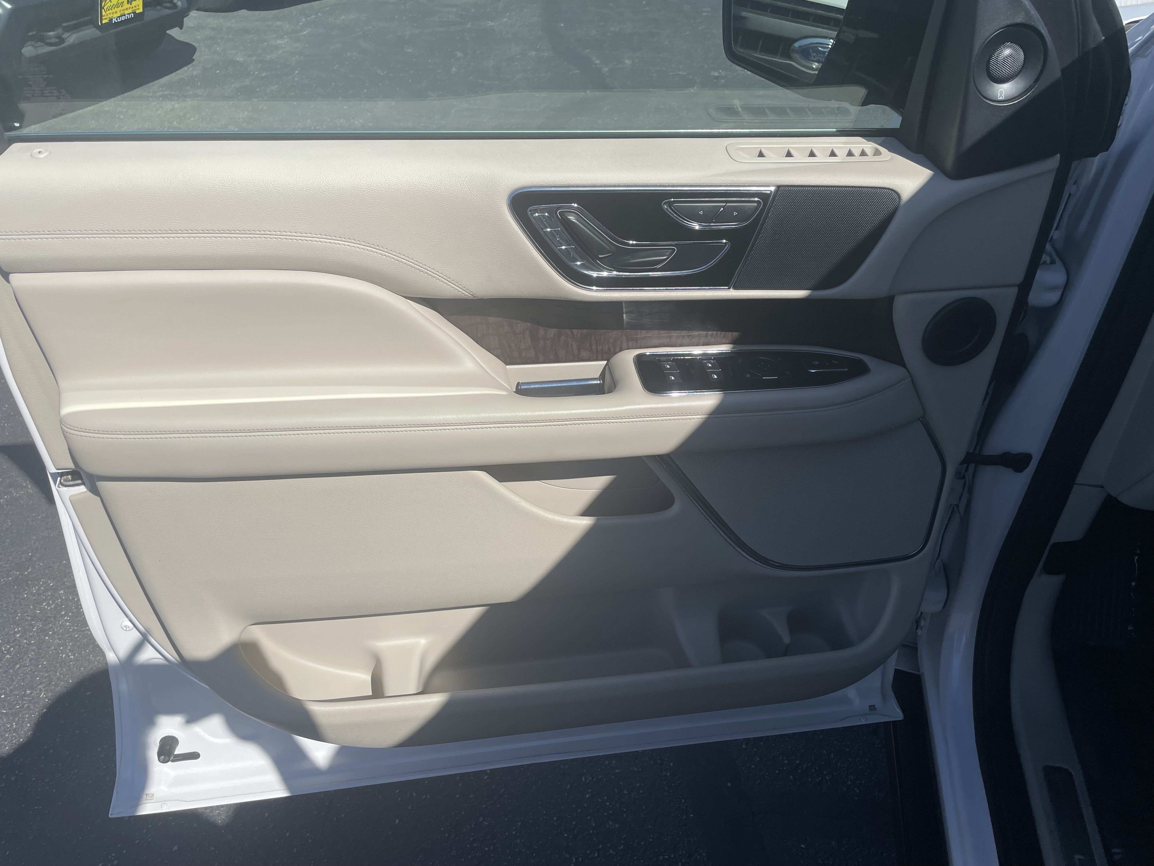 Used 2019 Lincoln Navigator Select AWD/4WD image 12