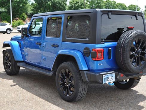 Used 2023 Jeep Wrangler Unlimited Sahara w/ Cold Weather Group AWD/4WD image 25