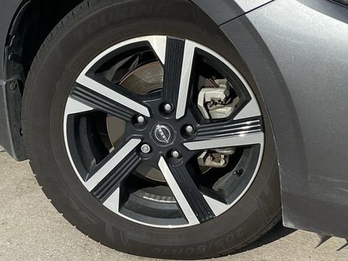 Used 2024 Nissan Sentra SV FWD image 9