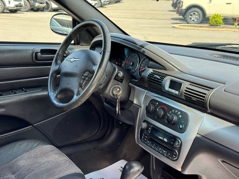 Used 2006 Chrysler Sebring Touring FWD image 18