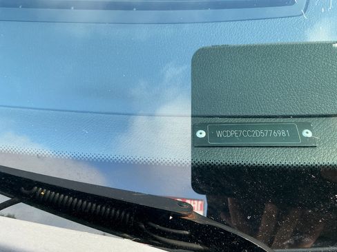 Used 2013 Freightliner Sprinter 2500 image 27