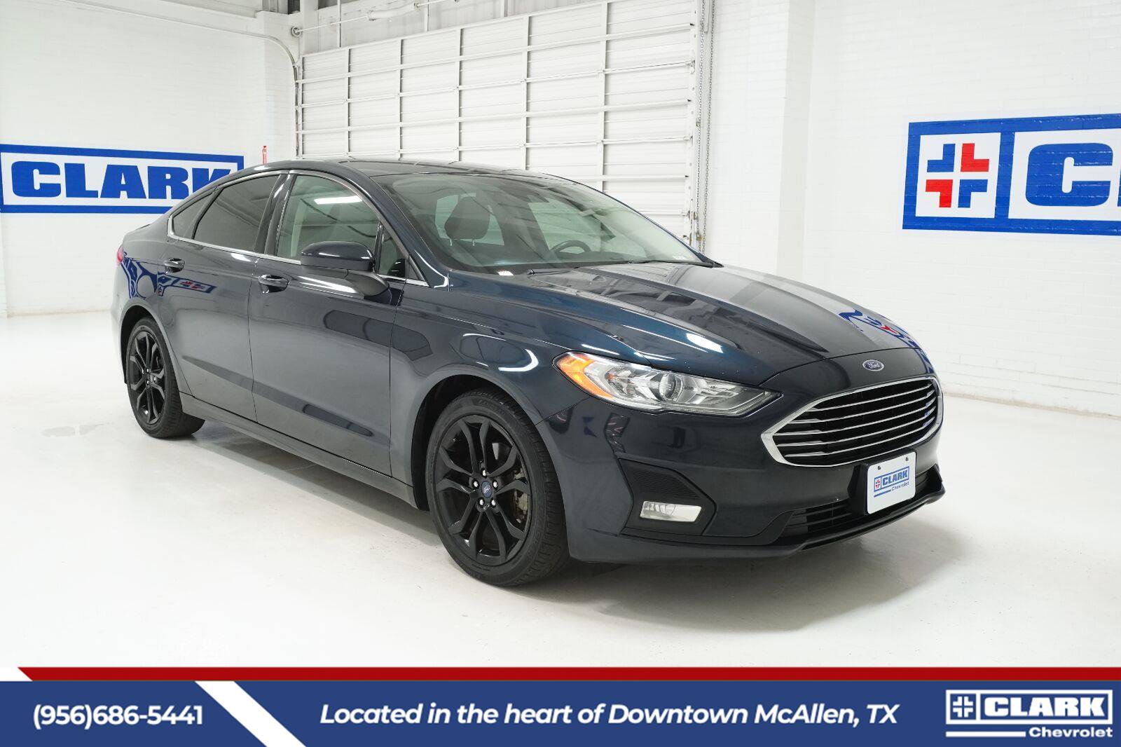 Used 2020 Ford Fusion SE w/ Equipment Group 151A FWD image 3