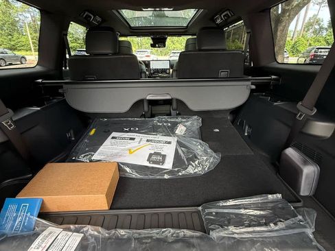 Used 2026 Lexus GX 550 w/ Accessory Package (2T) AWD/4WD image 19