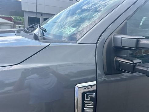 Used 2022 Ford F250 XLT AWD/4WD image 7