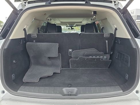 Used 2025 Nissan Pathfinder SL w/ SL Premium Package image 13