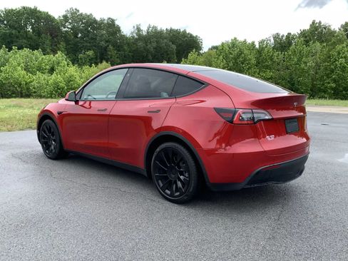 Used 2021 Tesla Model Y Long Range AWD/4WD image 5