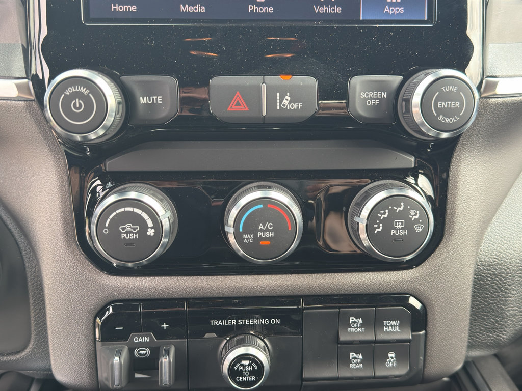 New 2026 RAM 1500 Express AWD/4WD image 21