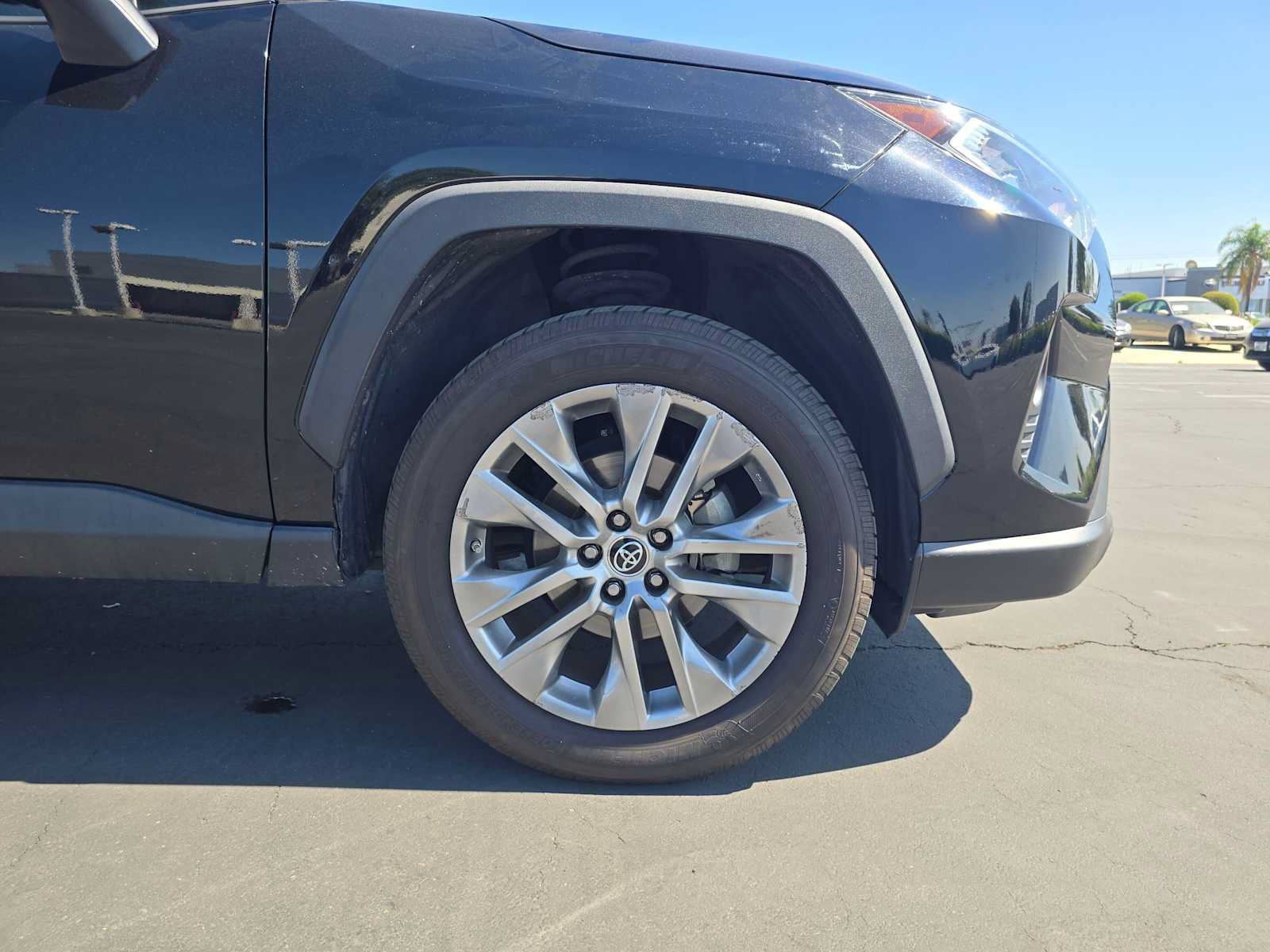 Used 2019 Toyota RAV4 XLE Premium w/ Carpet Mat Package FWD image 9