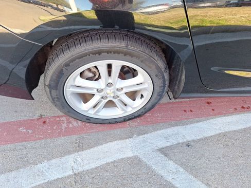 Used 2017 Chevrolet Cruze LT w/ Convenience Package image 11