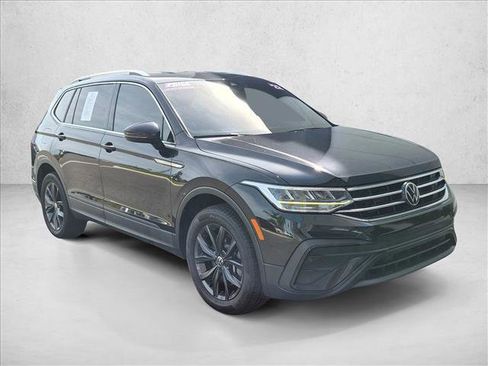 Used 2022 Volkswagen Tiguan SE image 3