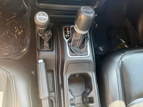 Used 2023 Jeep Wrangler Unlimited Sahara w/ Cold Weather Group AWD/4WD image 17