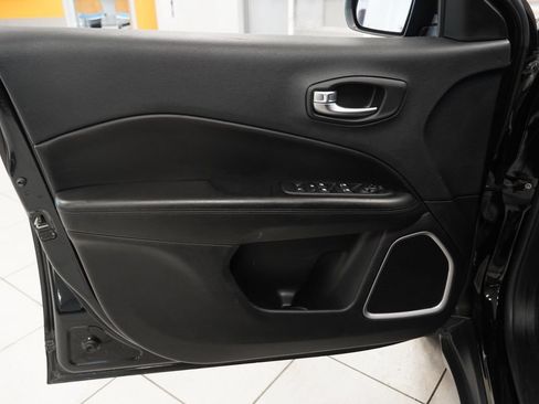 Used 2018 Jeep Compass Latitude w/ Popular Equipment Group AWD/4WD image 16
