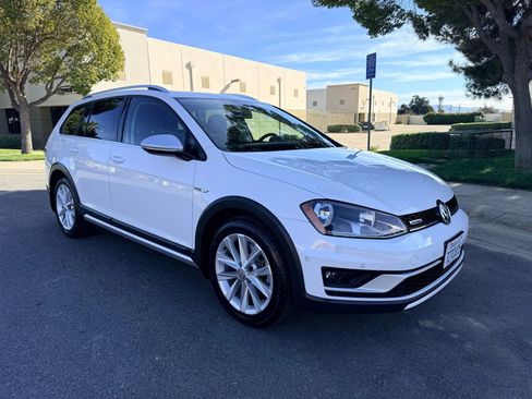 Used 2017 Volkswagen Golf Alltrack SEL image 3
