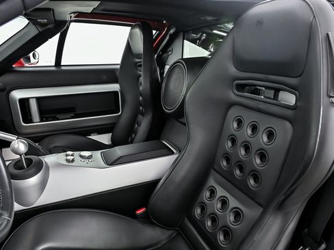 Used 2005 Ford GT RWD image 37
