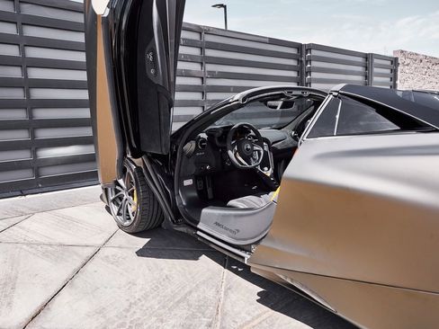 Used 2025 McLaren 750S Spider RWD image 33