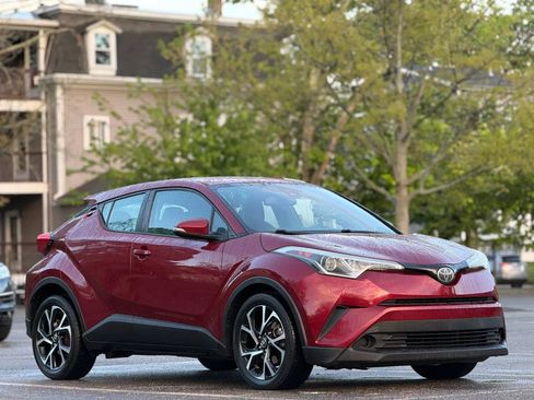 Used 2018 Toyota C-HR XLE FWD image 3