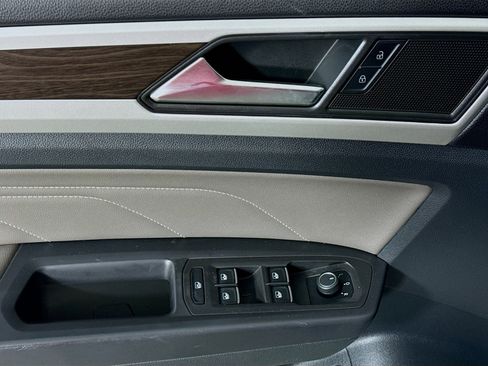 Certified 2023 Volkswagen Atlas SE w/ Panoramic Sunroof Package image 11