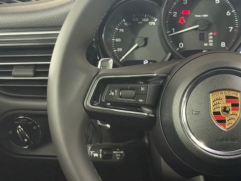 New 2026 Porsche Macan image 38