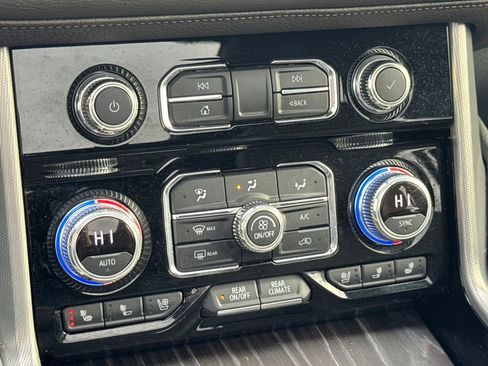 Used 2021 GMC Yukon XL Denali w/ Denali Premium Package image 48