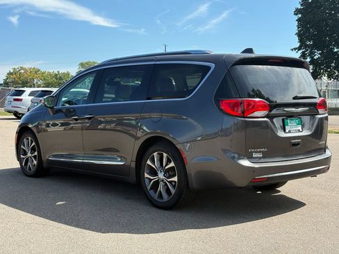 Used 2017 Chrysler Pacifica Limited FWD image 6