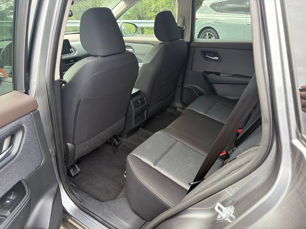 Used 2023 Nissan Rogue SV AWD/4WD image 12