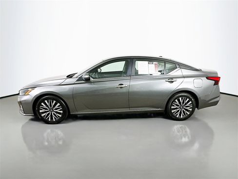 Used 2023 Nissan Altima 2.5 SV image 5