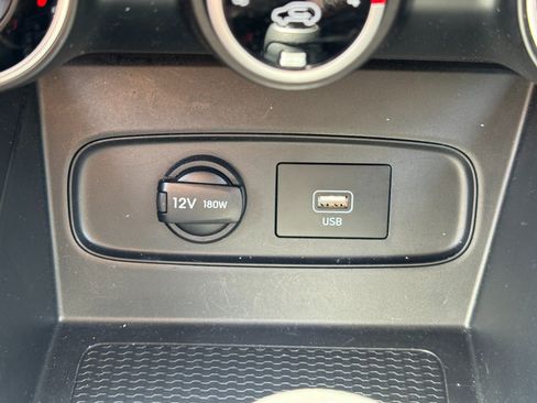 Used 2021 Hyundai Venue SE FWD image 25