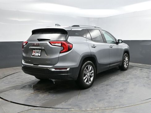 Used 2024 GMC Terrain SLT AWD/4WD image 8