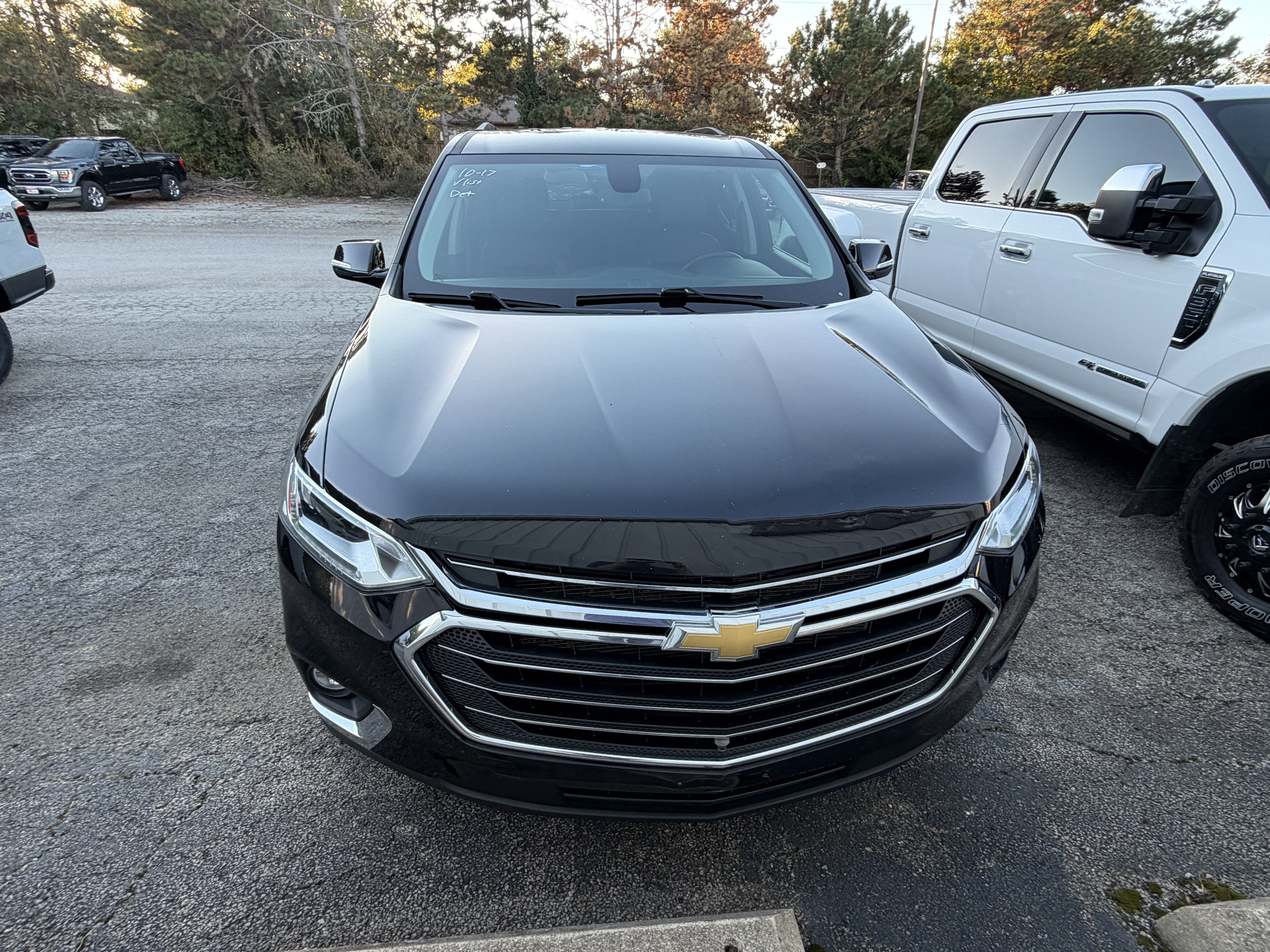 Used 2020 Chevrolet Traverse LT w/ LT Premium Package AWD/4WD image 3
