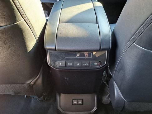 Used 2022 Toyota Highlander XLE image 35