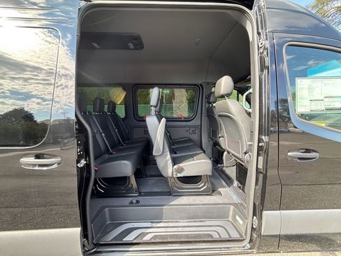 Used 2025 Mercedes-Benz Sprinter 2500 image 25