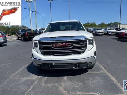 Certified 2025 GMC Sierra 1500 SLT RWD image 3