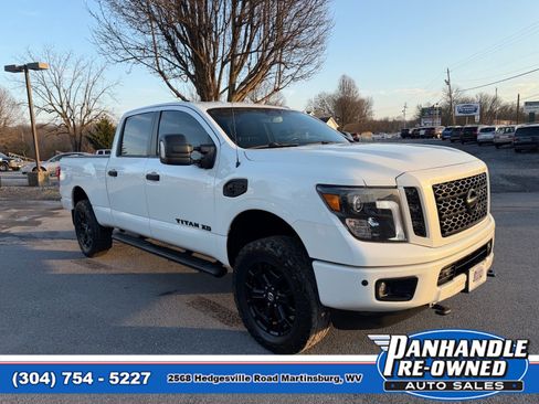 Used 2018 Nissan Titan SV w/ SV Convenience Package image 1