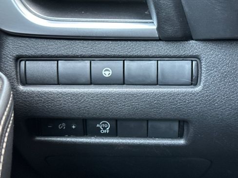 Used 2023 Nissan Rogue SV image 31