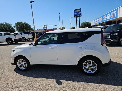 Used 2025 Kia Soul LX w/ LX Technology Package FWD image 5
