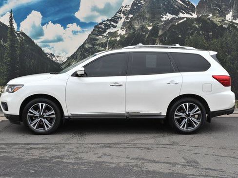 Used 2017 Nissan Pathfinder Platinum AWD/4WD image 7