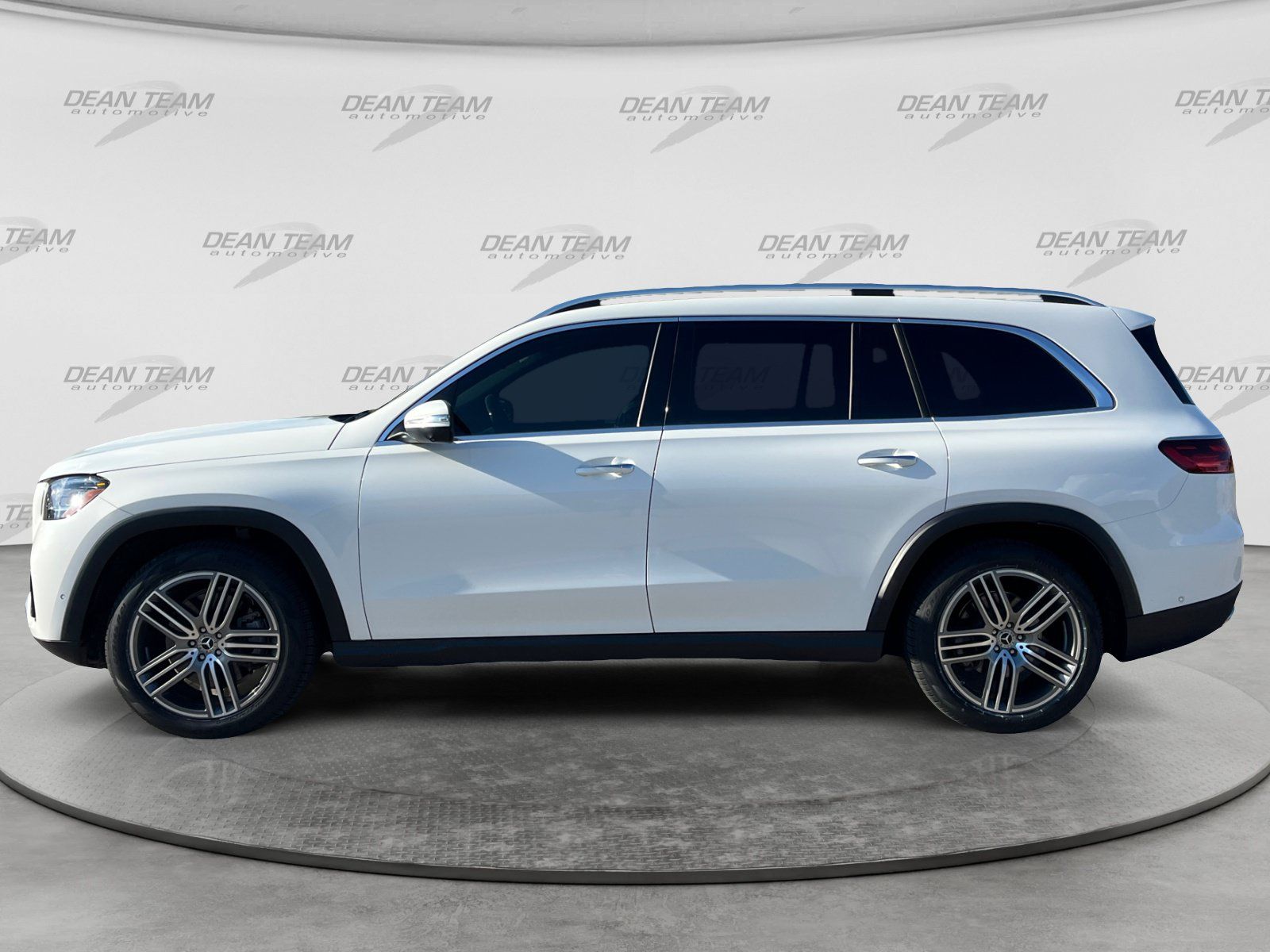 Used 2024 Mercedes-Benz GLS 450 4MATIC image 4