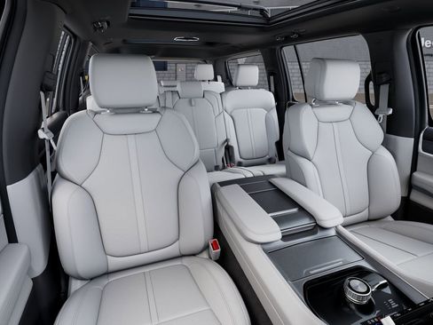 New 2026 Jeep Grand Wagoneer 4WD image 16