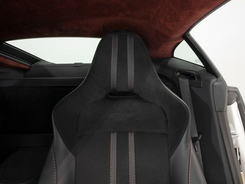 Used 2022 Aston Martin V8 Vantage Coupe image 21