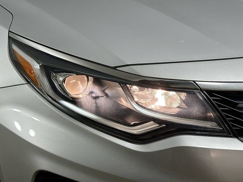 Used 2020 Kia Optima LX FWD image 9
