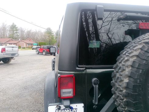 Used 2011 Jeep Wrangler Unlimited Rubicon w/ Dual Top Group AWD/4WD image 34
