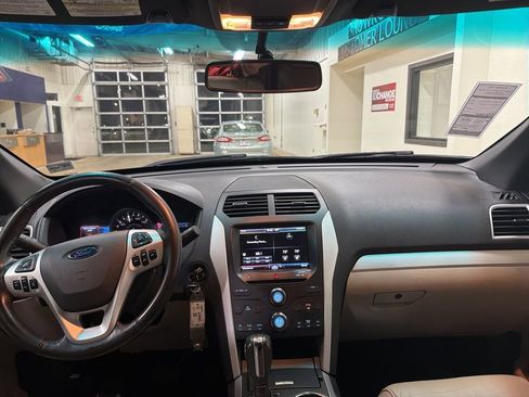 Used 2014 Ford Explorer XLT w/ Equipment Group 202A image 10
