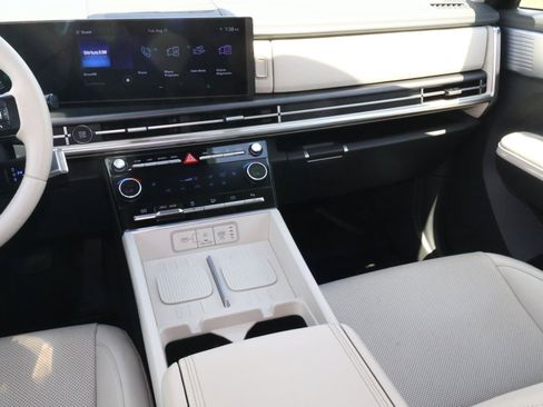 Used 2025 Hyundai Santa Fe SEL FWD image 11