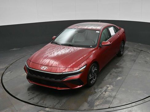 Certified 2025 Hyundai Elantra Limited image 24