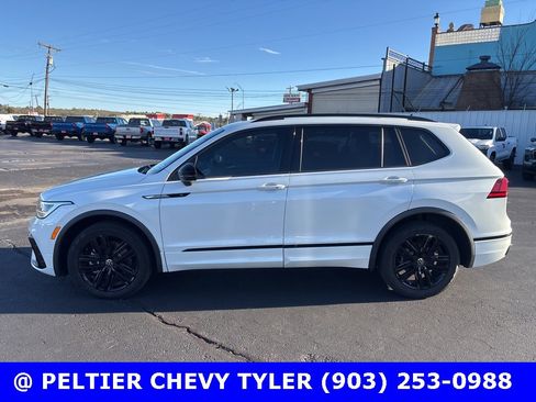 Used 2022 Volkswagen Tiguan SE R-Line image 4